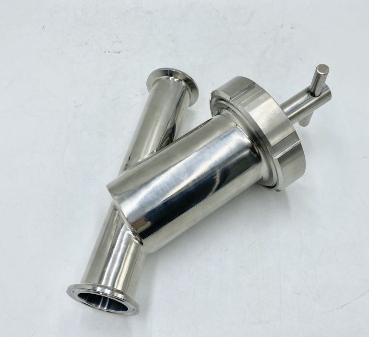 Representative welded Y-type strainer with screw-operated service closure